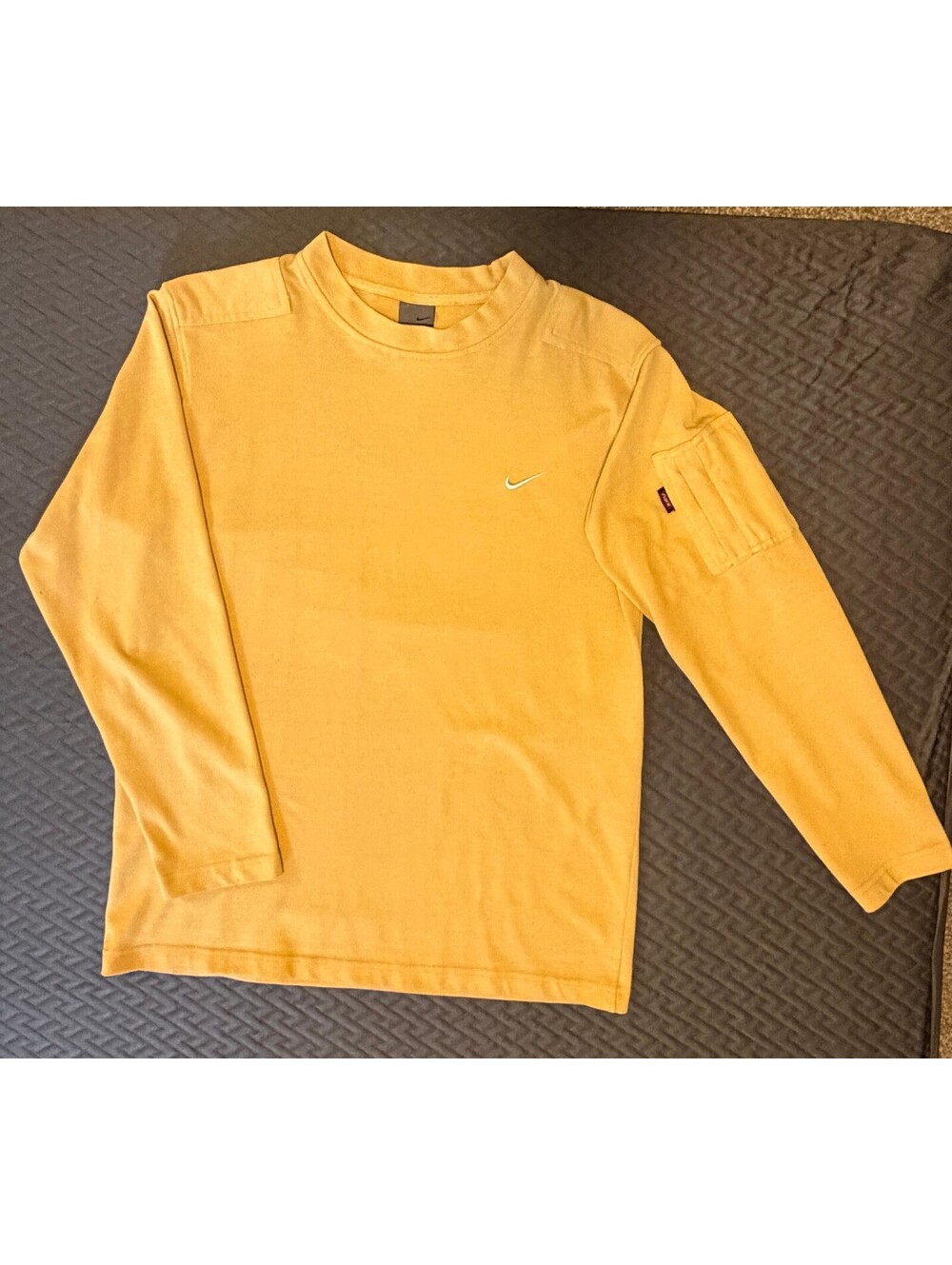 TOP Nike Men's Long Sleeve Crewneck T-Shirt XL Yellow Casual